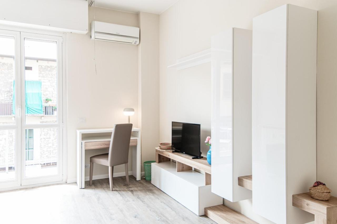 Lovely Suite With Private Parking In โกโม ภายนอก รูปภาพ