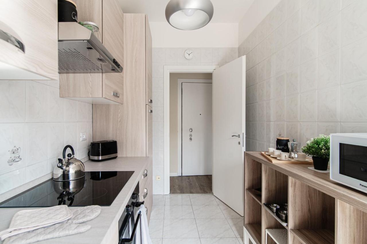 Lovely Suite With Private Parking In โกโม ภายนอก รูปภาพ